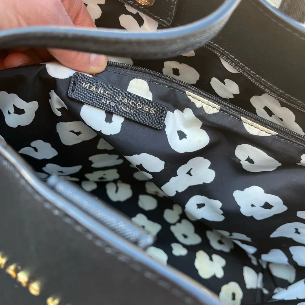 Marc Jacobs Saffiano Black Nylon Shoulder Bag with Gold Logo - Picture 4 of 12